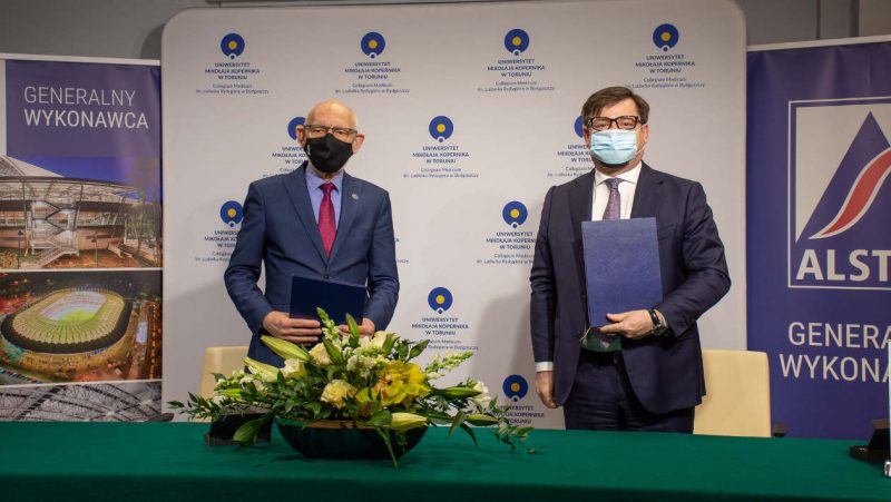 Jarosław Szczupak, Prezes Zarządu ALSTAL Grupa Budowlana i Jego Magnificencja prof. dr hab. Andrzej Sokala, Rektor Uniwersytetu Mikołaja Kopernika w Toruniu