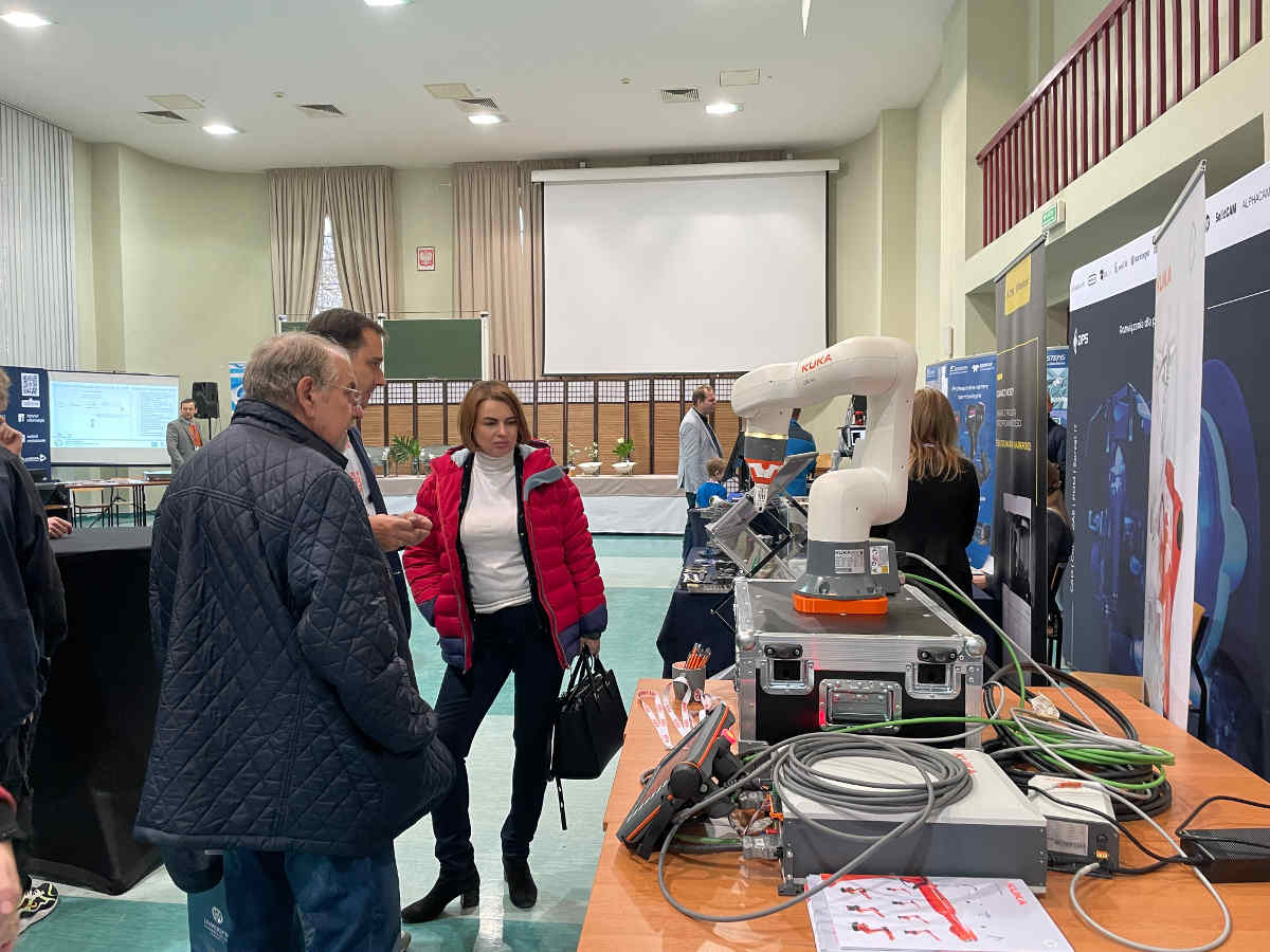 konferencja ukw4 robot firmy KUKA