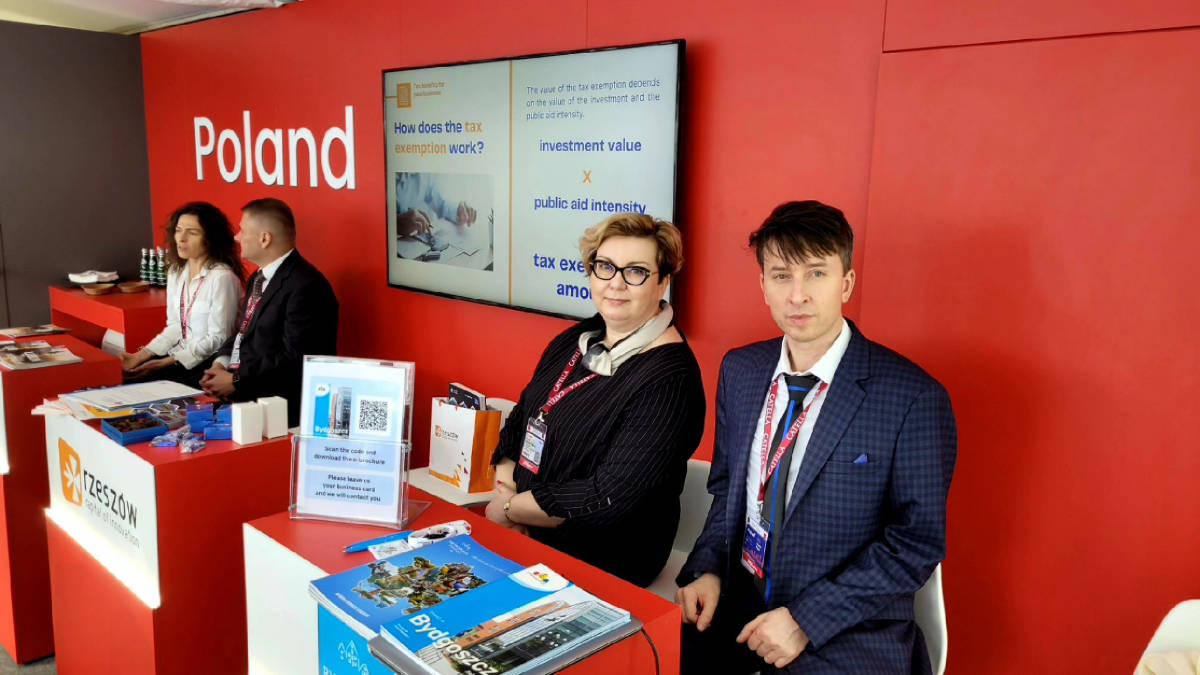 stoisko Stowarzyszenia Metropolia Bydgoszcz oraz Miasta Bydgoszczy