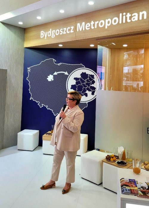 Expo Real_2023_3 Prezes Bydgoskiej Agencji Rozwoju Regionalnego na tle stoiska