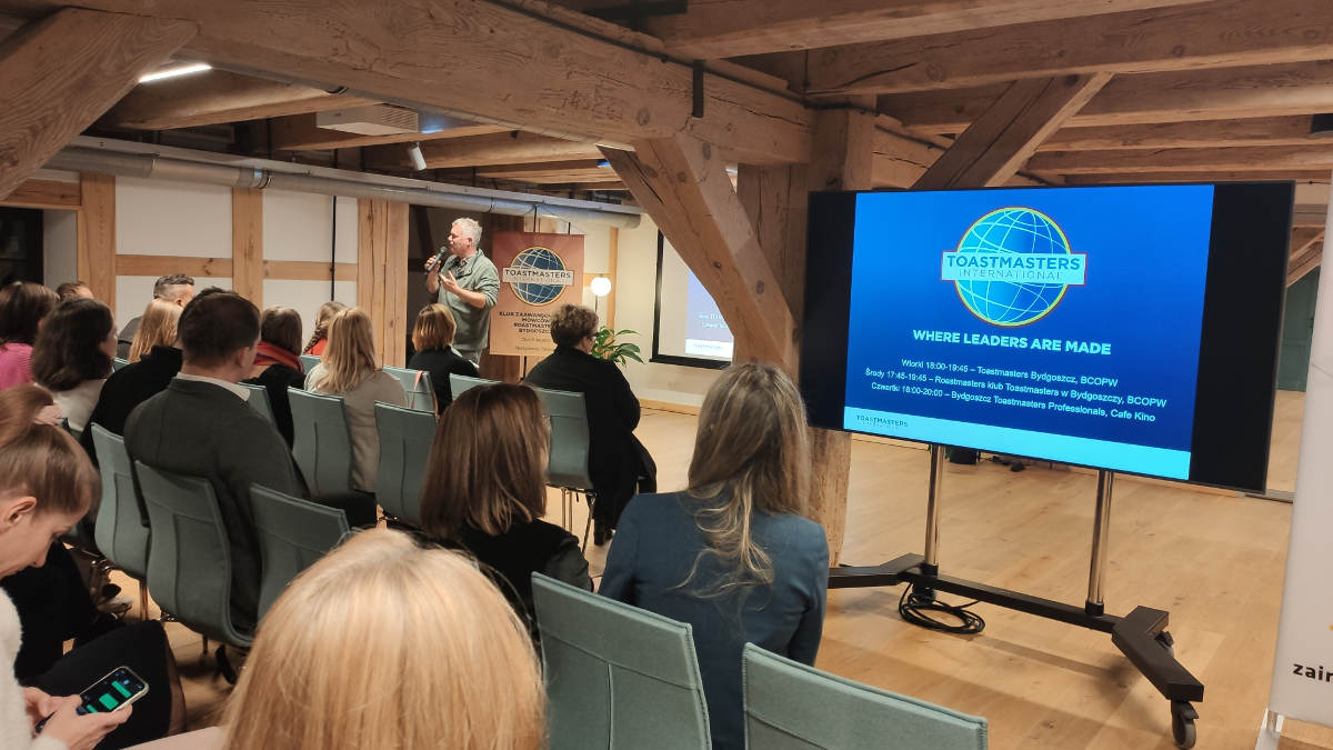 Jos Muller- prezentacja Jos Muller na tle uczestników konferencji